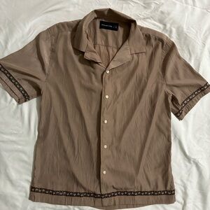 Abercrombie & Fitch Men’s Silky Camp Shirt with Trim Detail, Small Button Up